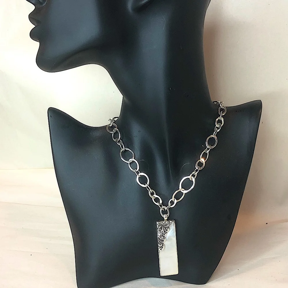 LOIS HILL Sterling Silver Cut Out Mother Of Pearl Open Link Toggle Necklace NWOT - Picture 10 of 17